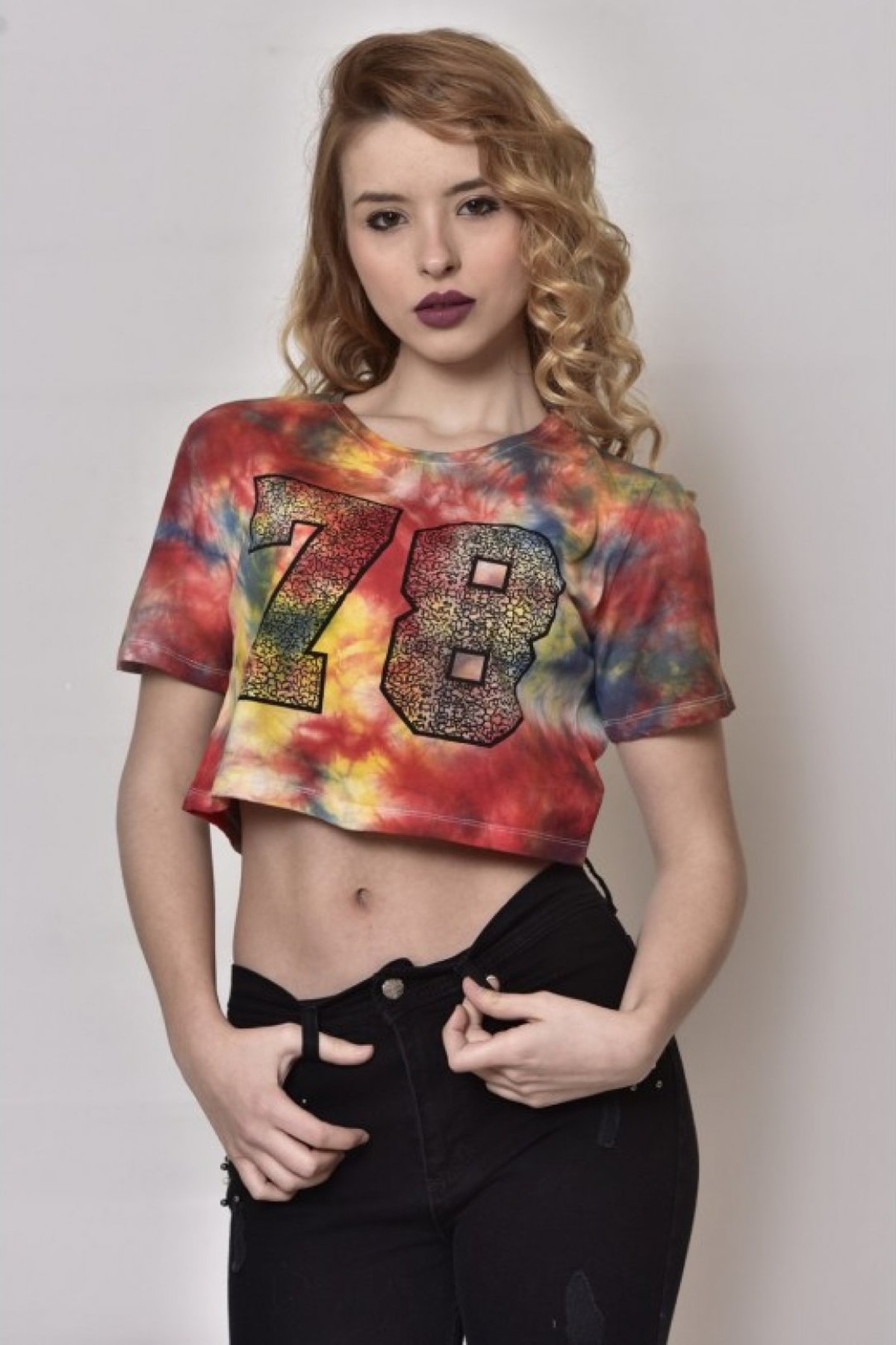  78 Baskılı Çok Renkli Crop Kırmızı T-Shirt