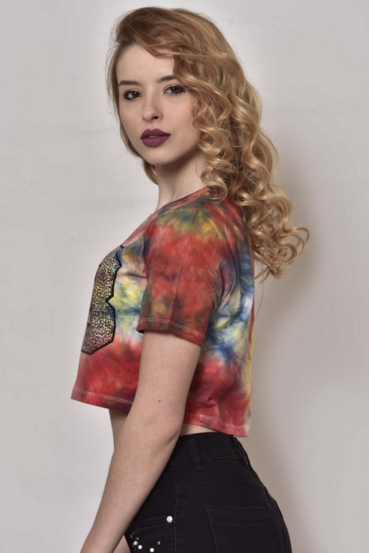  78 Baskılı Çok Renkli Crop Kırmızı T-Shirt