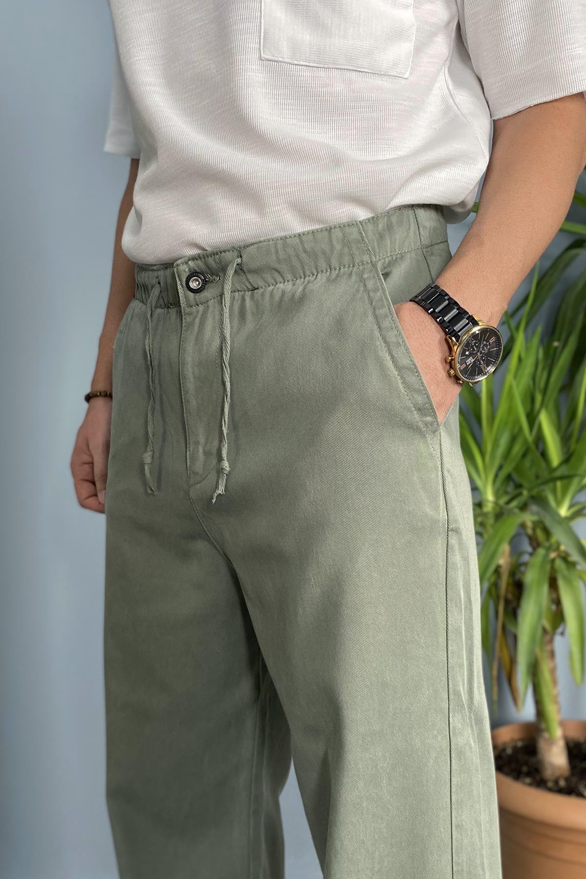  Beli ve Paçası Bağcıklı Haki Kot Pantolon