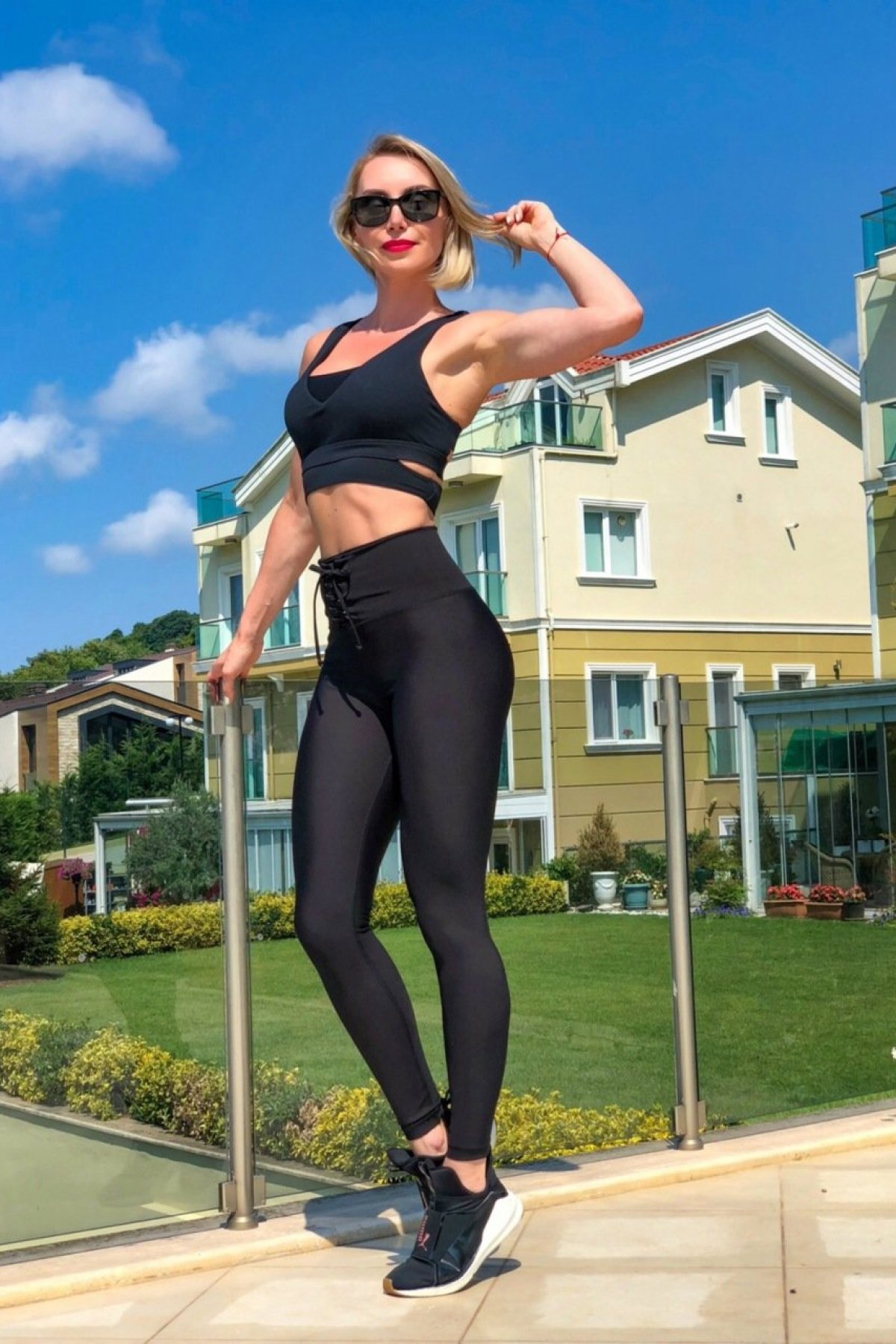 Lismina  Dar Kesim Kuş Gözü Detaylı EKSTRA Yüksek Bel Siyah Spor Tayt