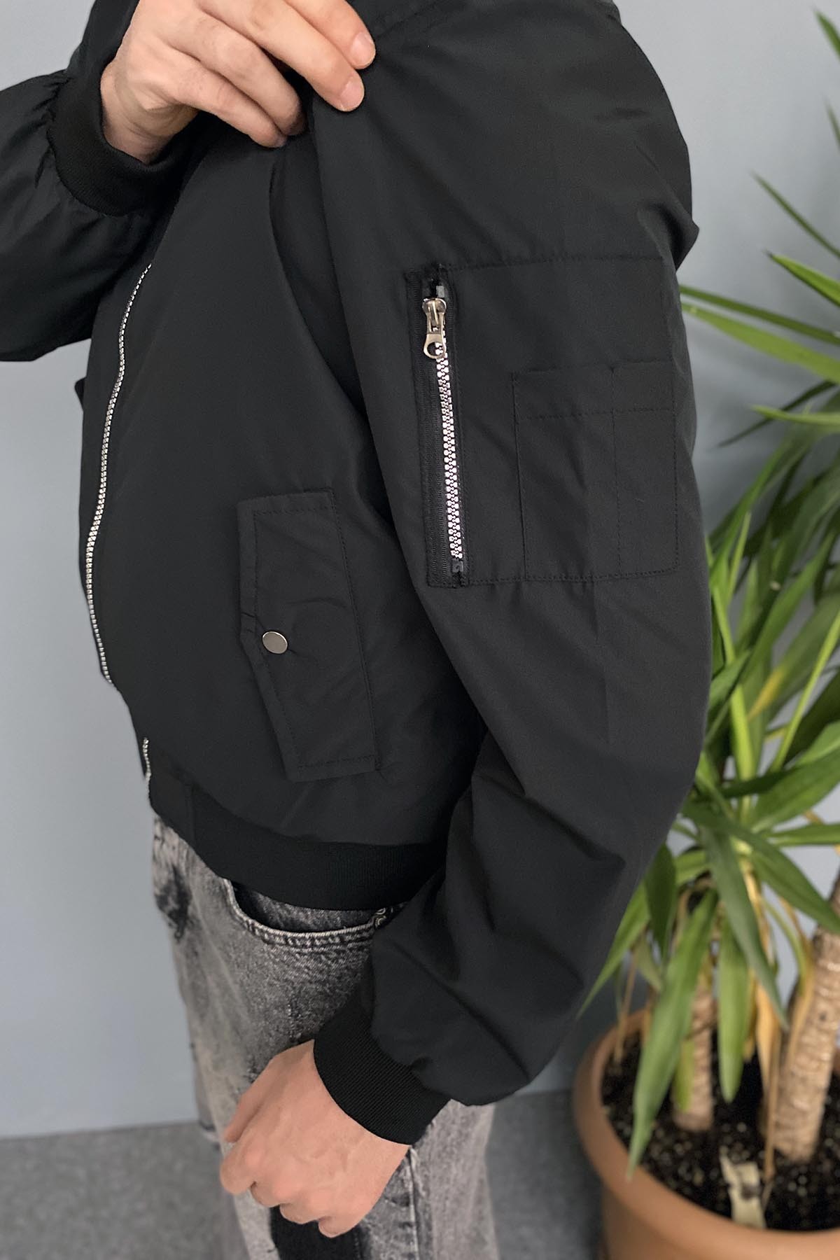  Dar Kesim Siyah Bomber Mont