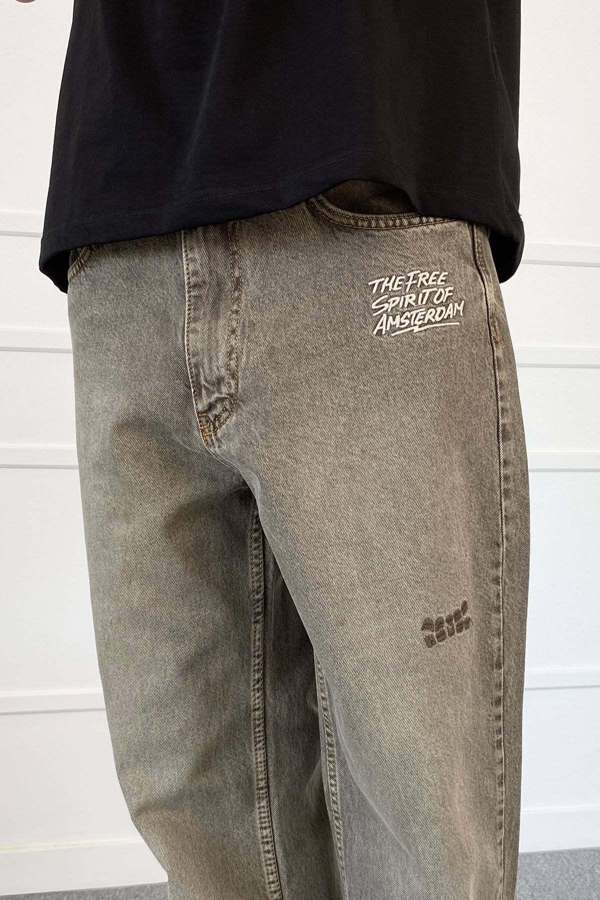 Eskitme Nakışlı Yıkalamalı Regular Kalıp Denim Jean