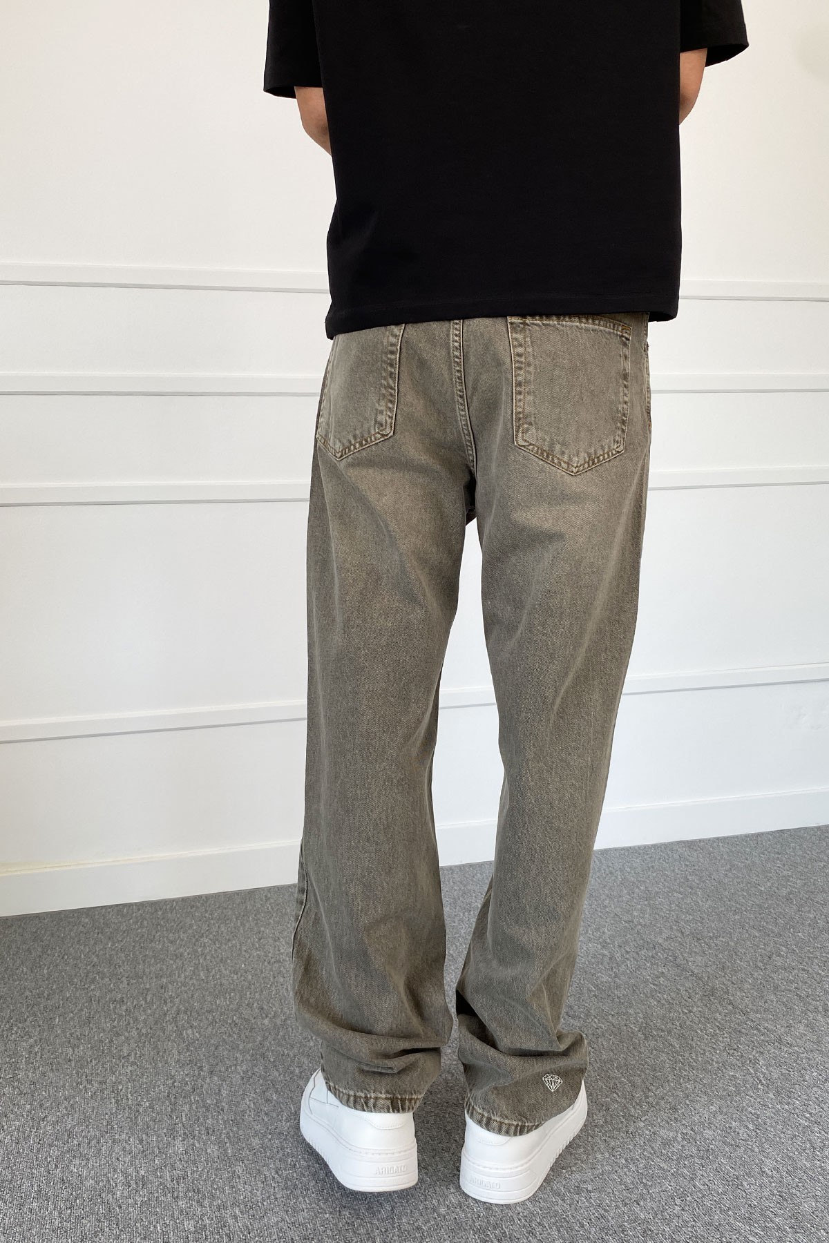 Eskitme Nakışlı Yıkalamalı Regular Kalıp Denim Jean