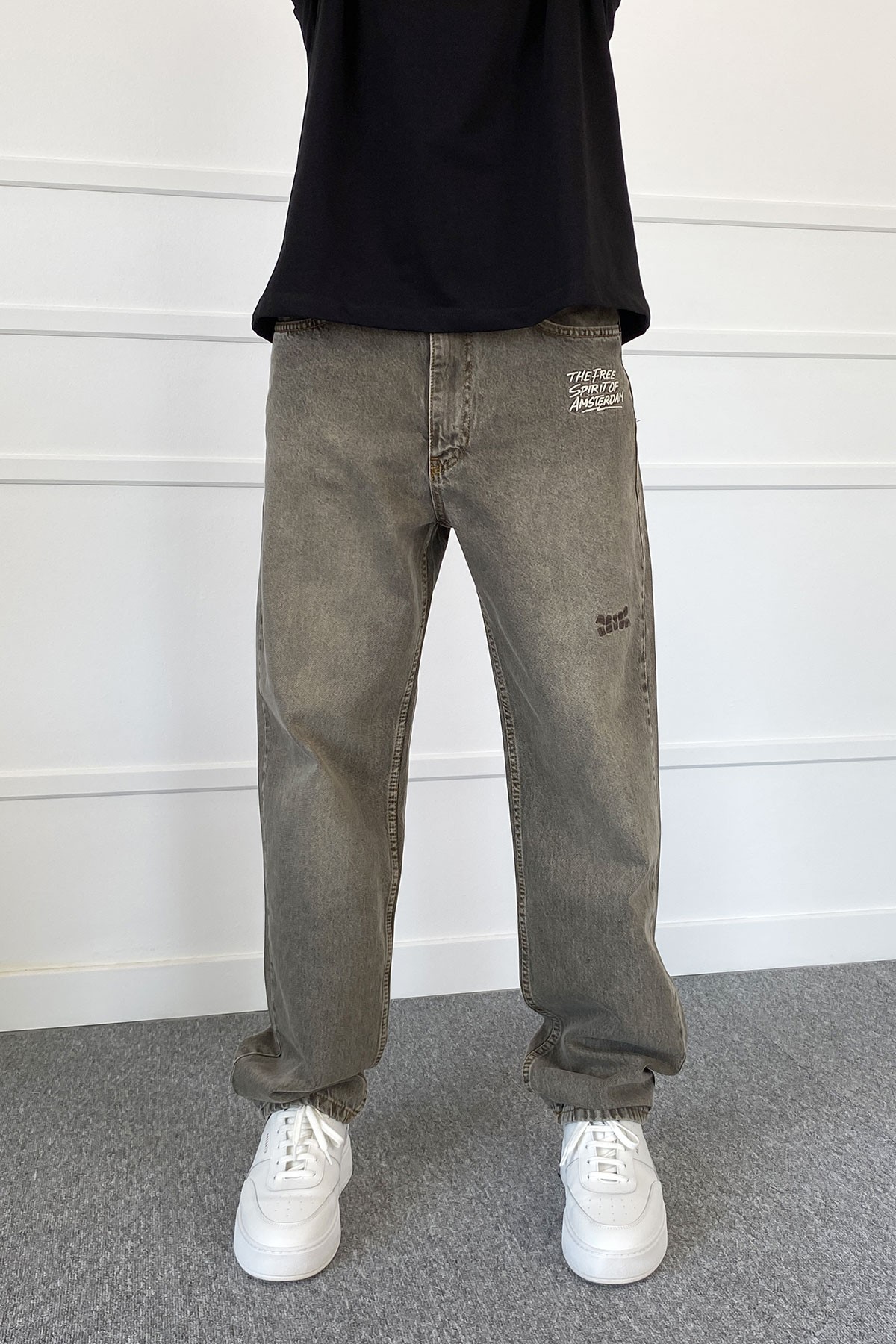 Eskitme Nakışlı Yıkalamalı Regular Kalıp Denim Jean