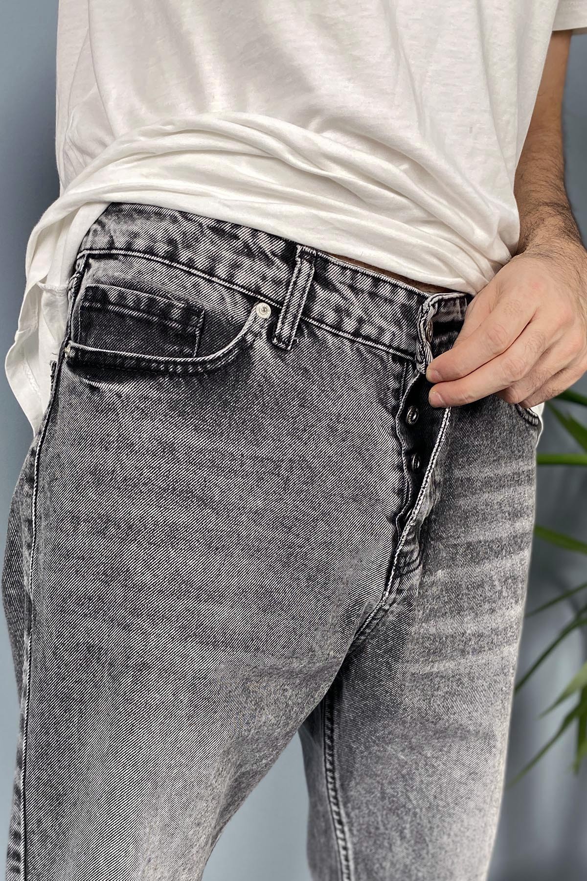  Taşlanmış Gri Renk Kot Pantolon