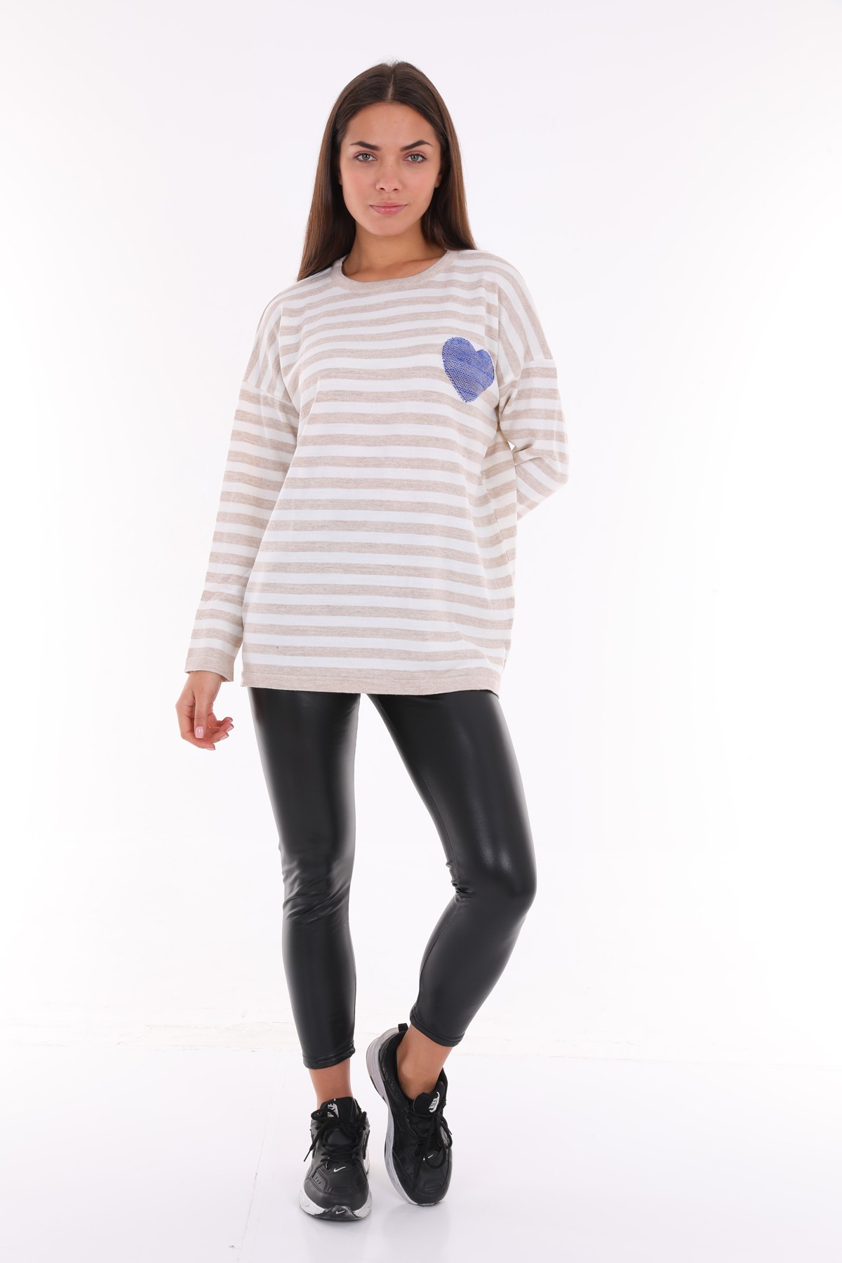  Kalp Desenli Oversize Çizgili Bej İnce Triko Bluz