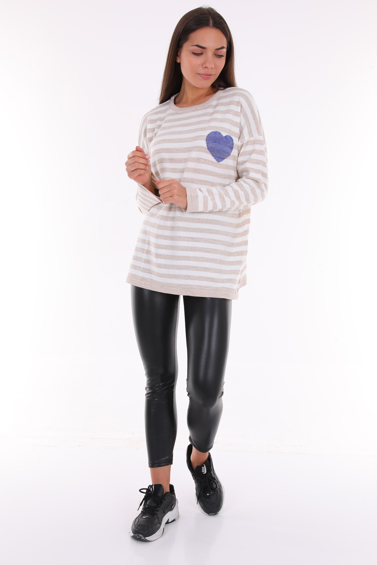  Kalp Desenli Oversize Çizgili Bej İnce Triko Bluz