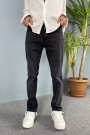 Slim Fit Siyah Taşlanmış Jean